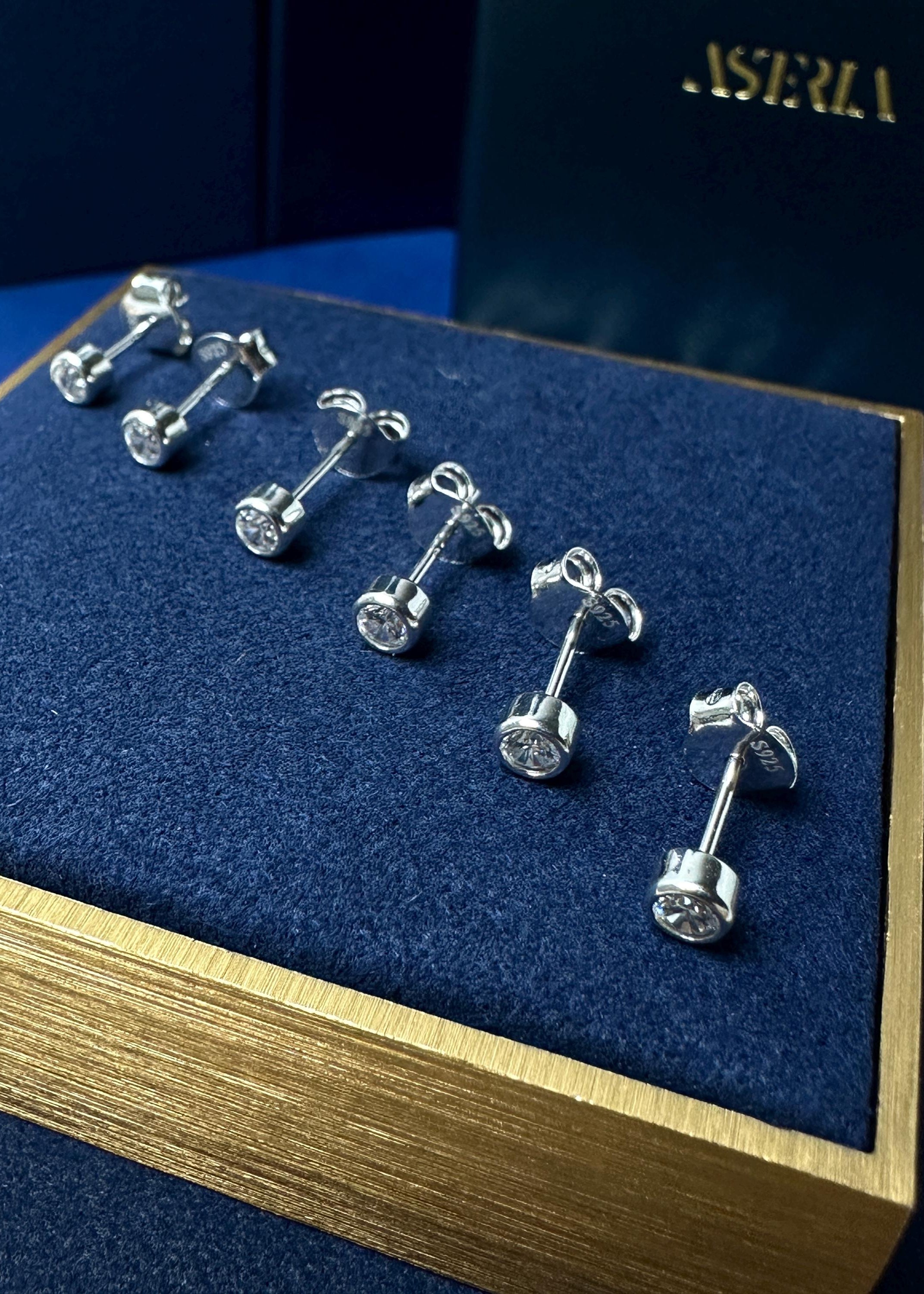 Minimal Round Stud Earrings