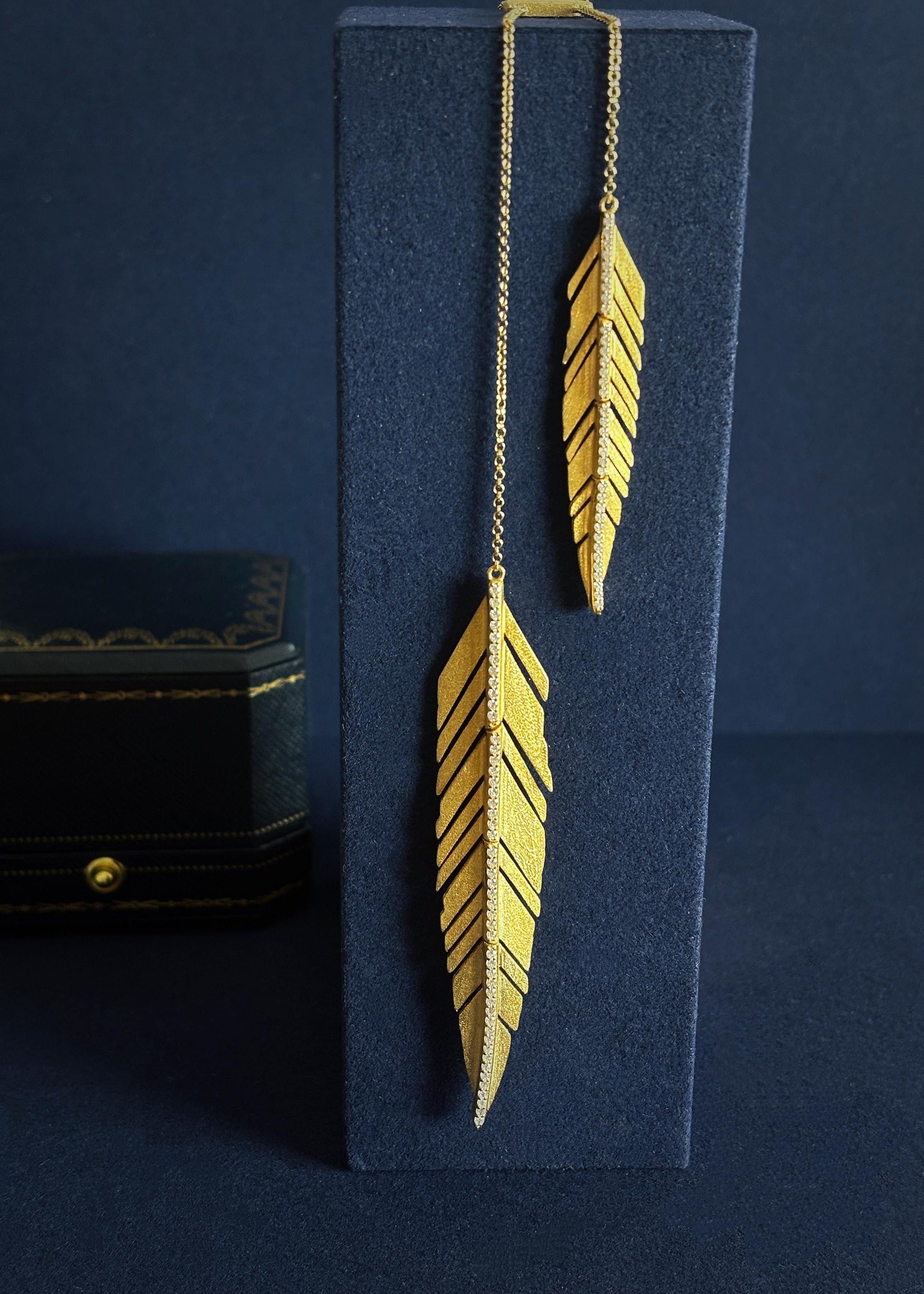 Feather Line Pendant Necklace