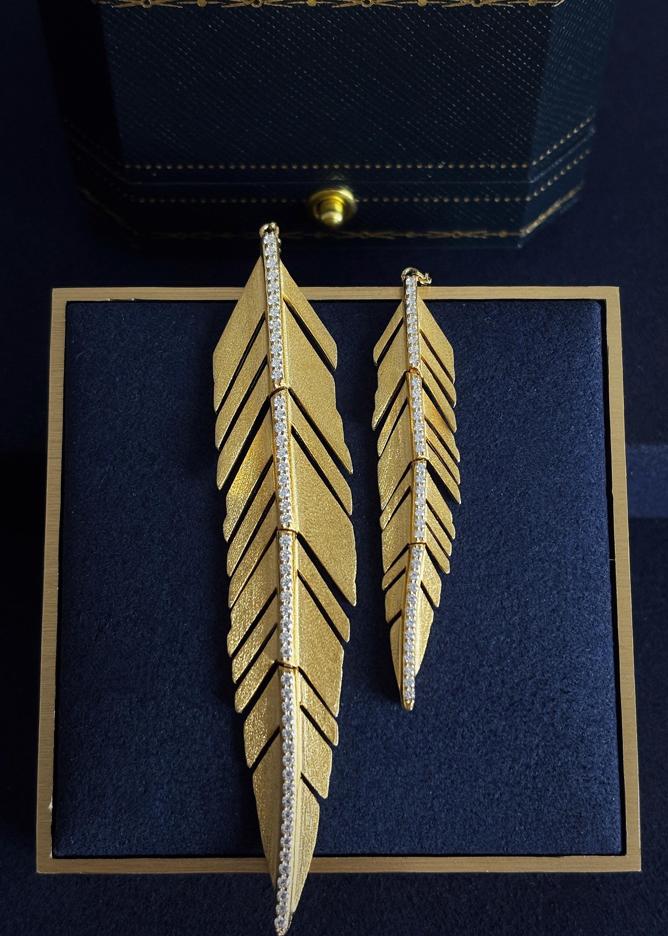 Feather Line Pendant Necklace