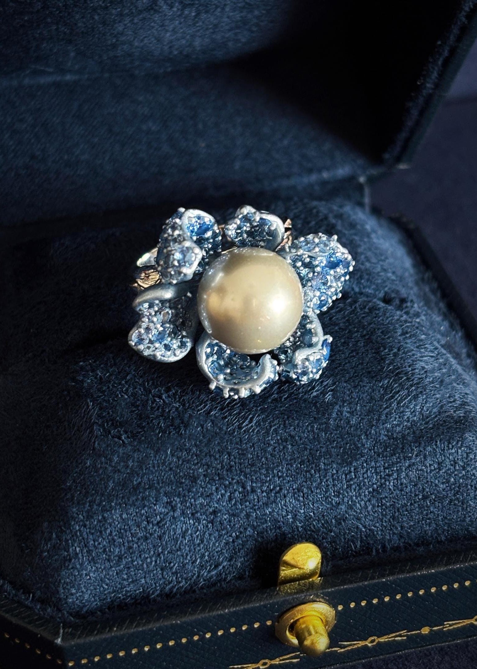 Gray Pearl Flower Ring
