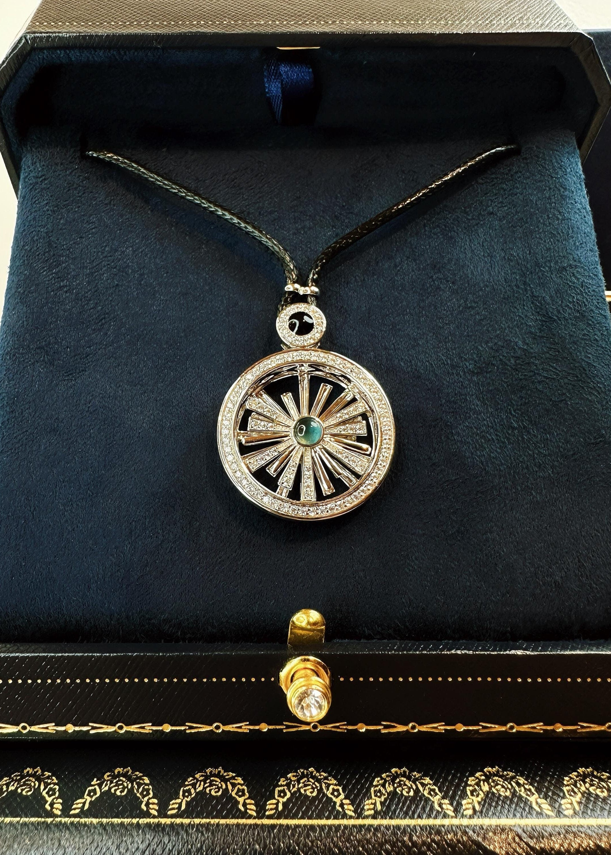 Sunburst Spinning Pendant Necklace