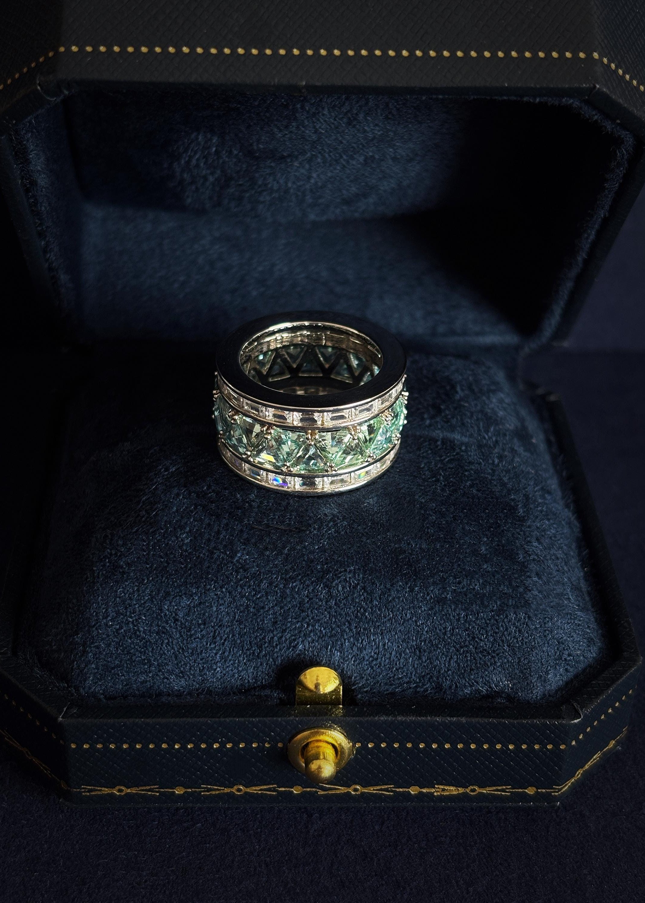 Gradient Light Wide Band