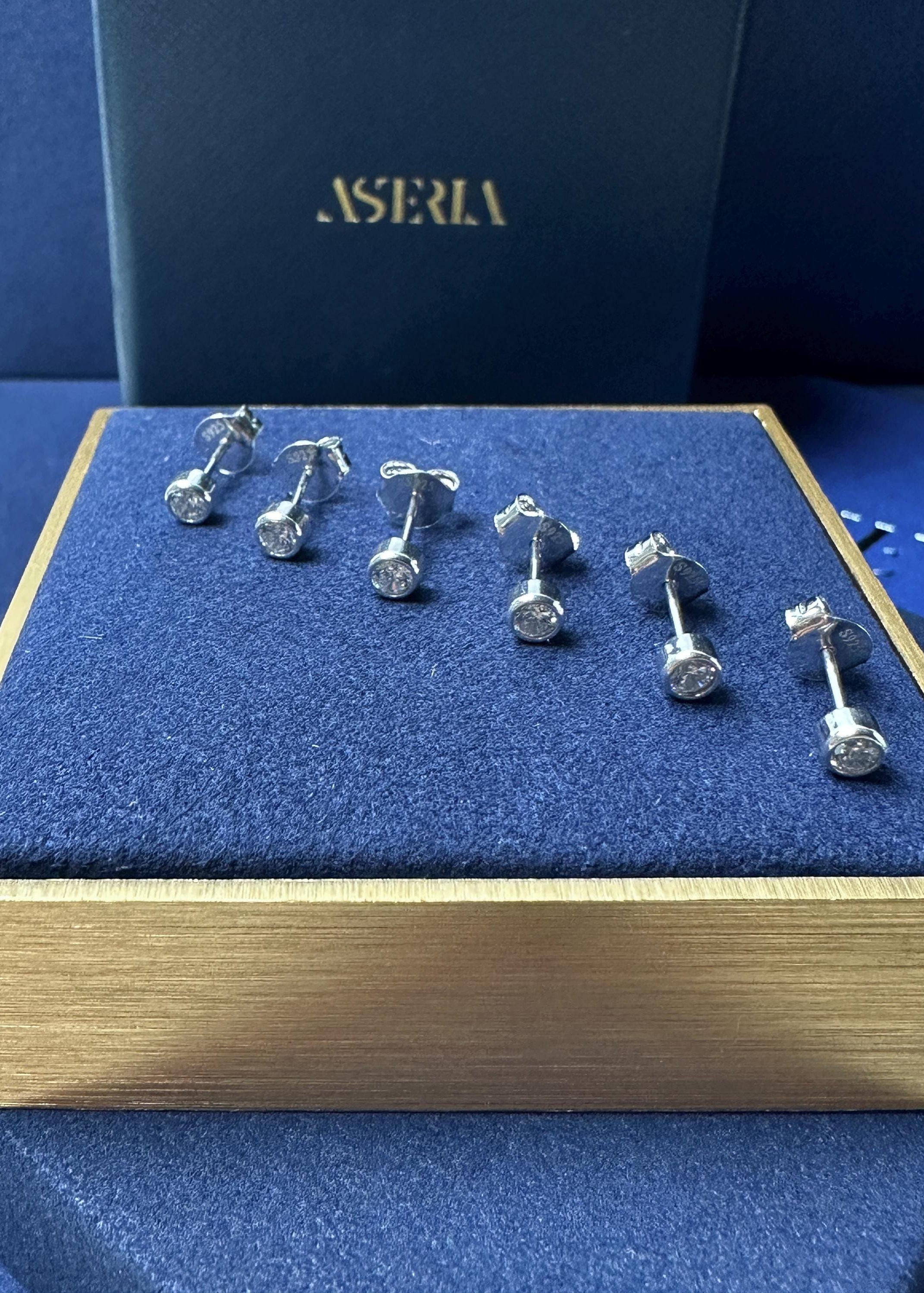 Minimal Round Stud Earrings