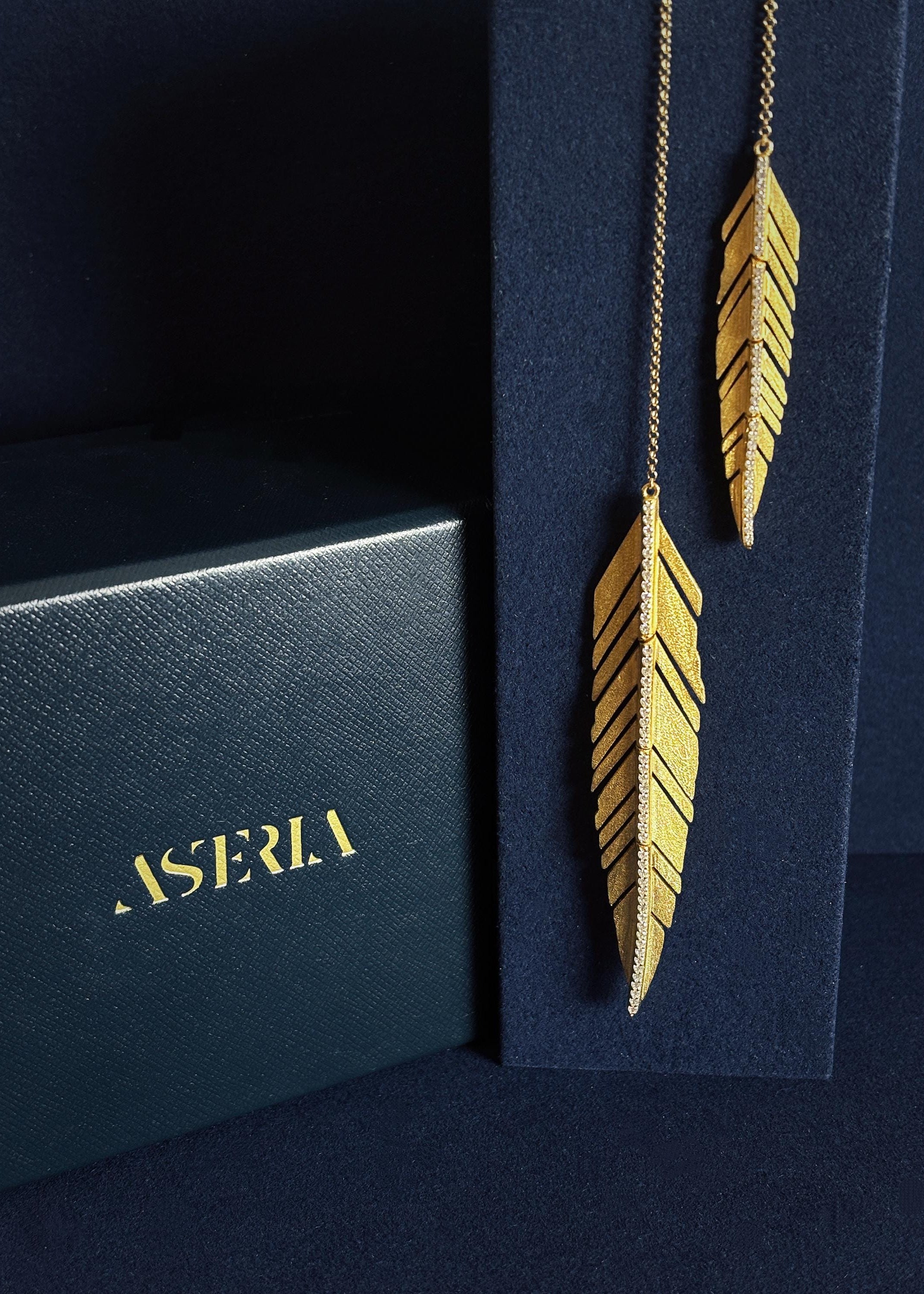 Feather Line Pendant Necklace