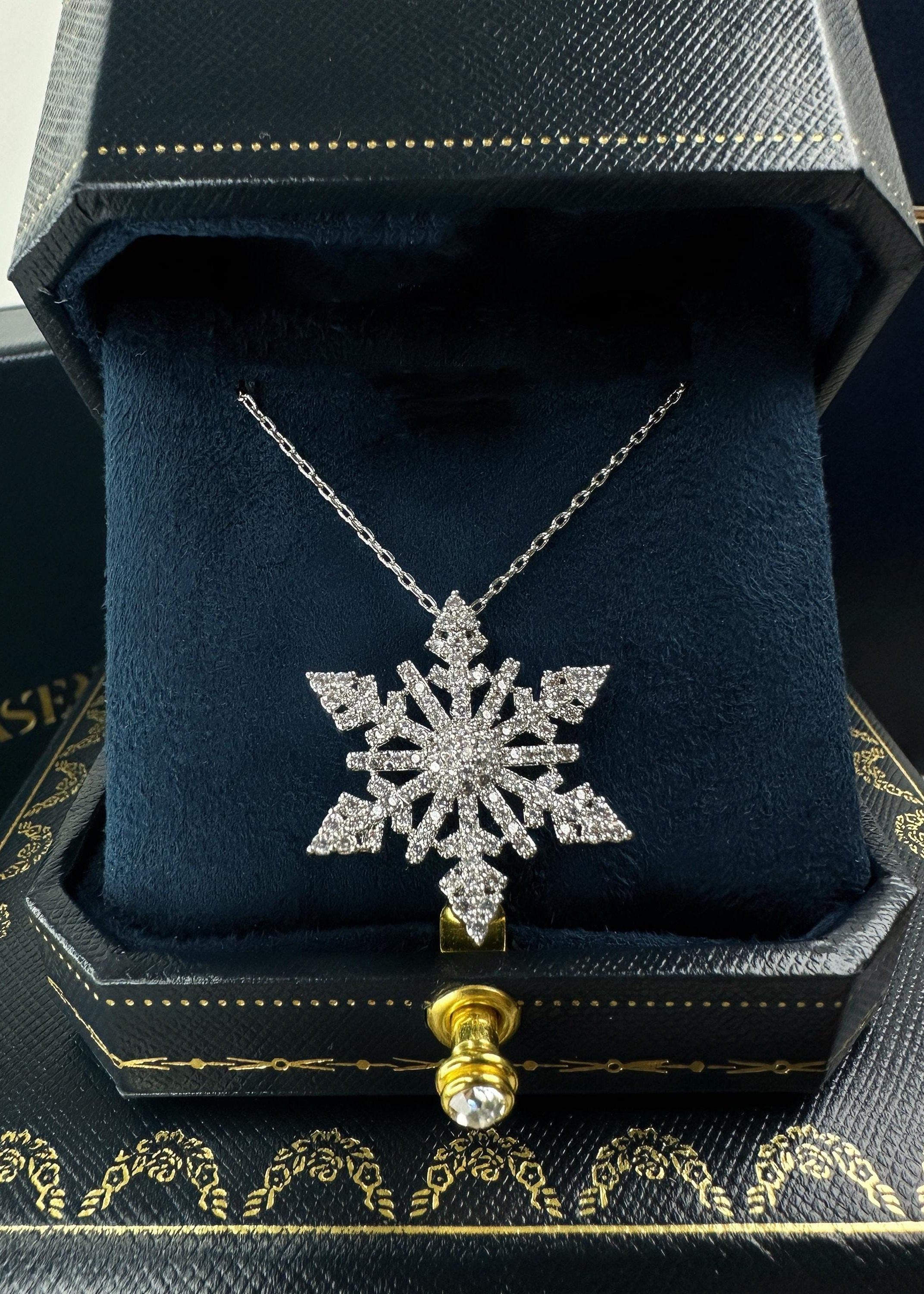 Snowflake Pendant Necklace