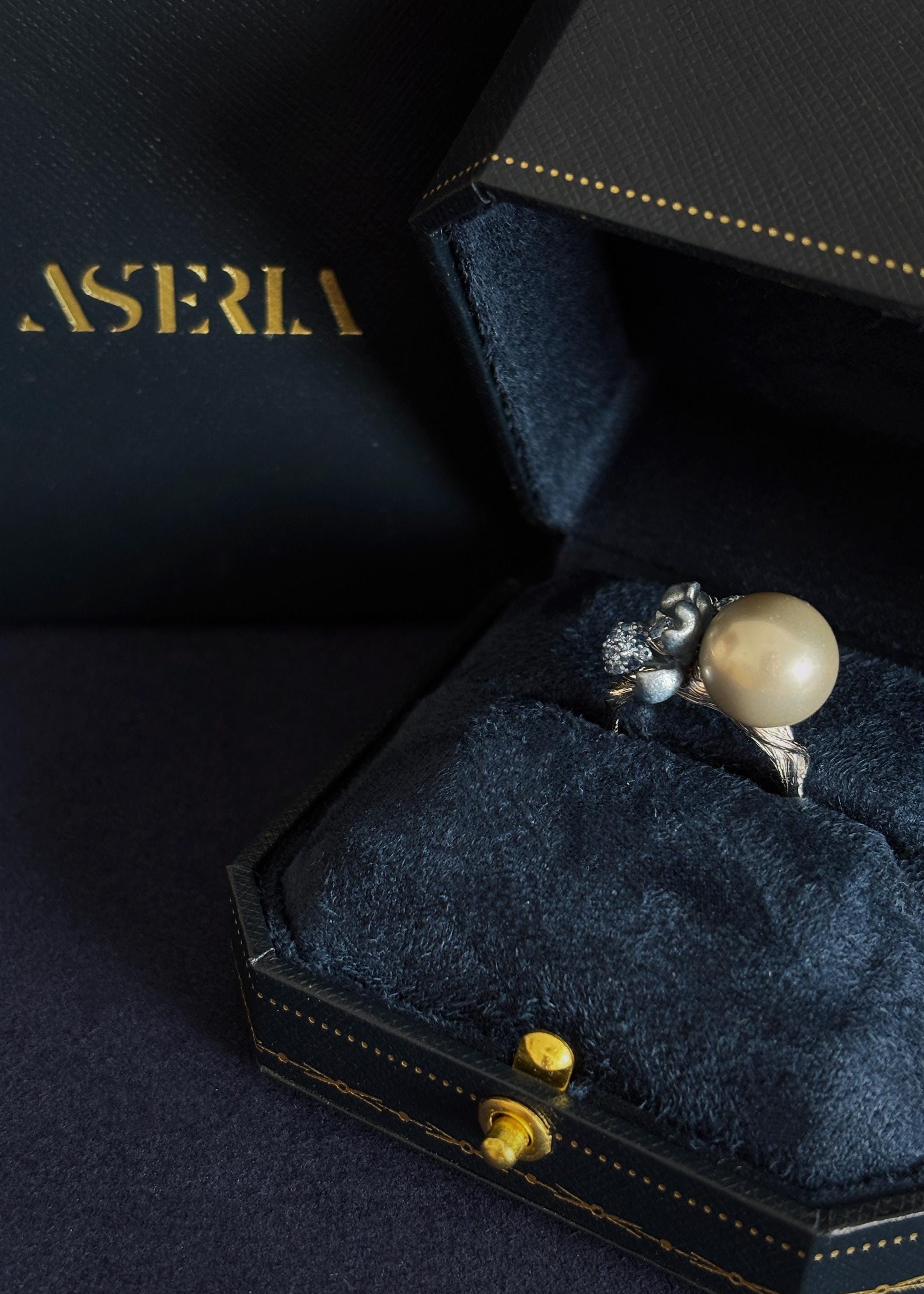 Oyster Grey Pearl Flower Ring