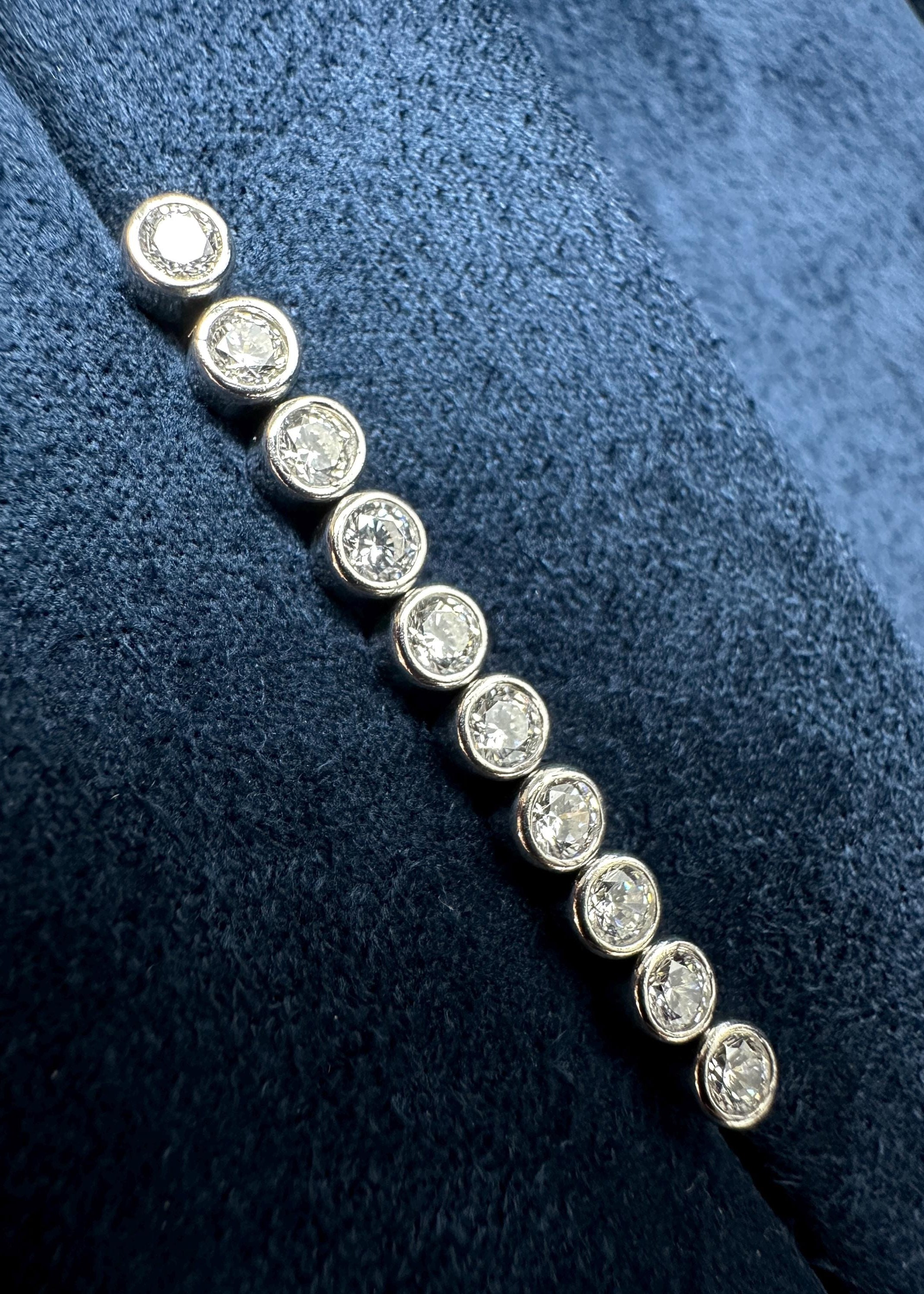 Minimal Round Stud Earrings