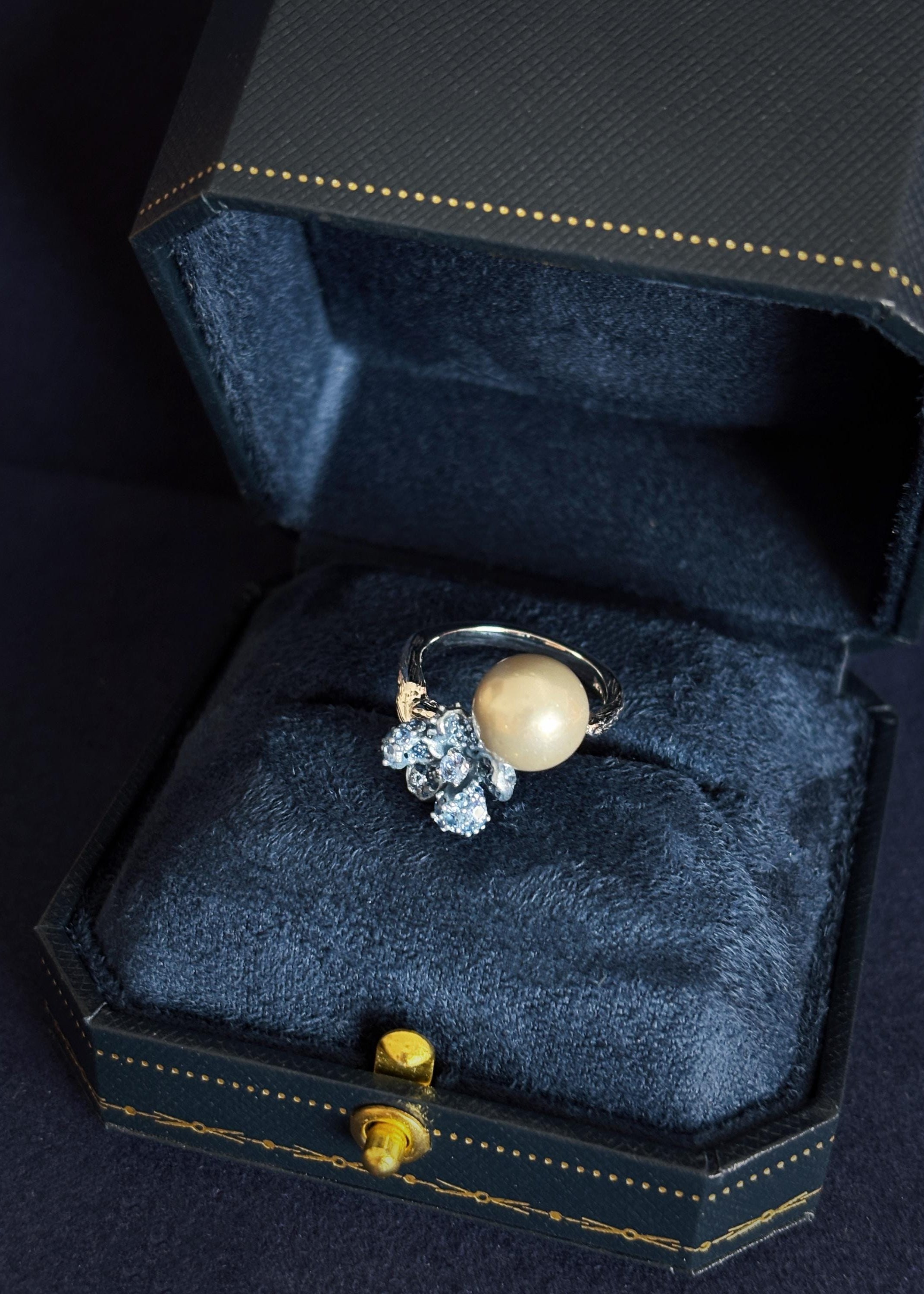 Oyster Grey Pearl Ring